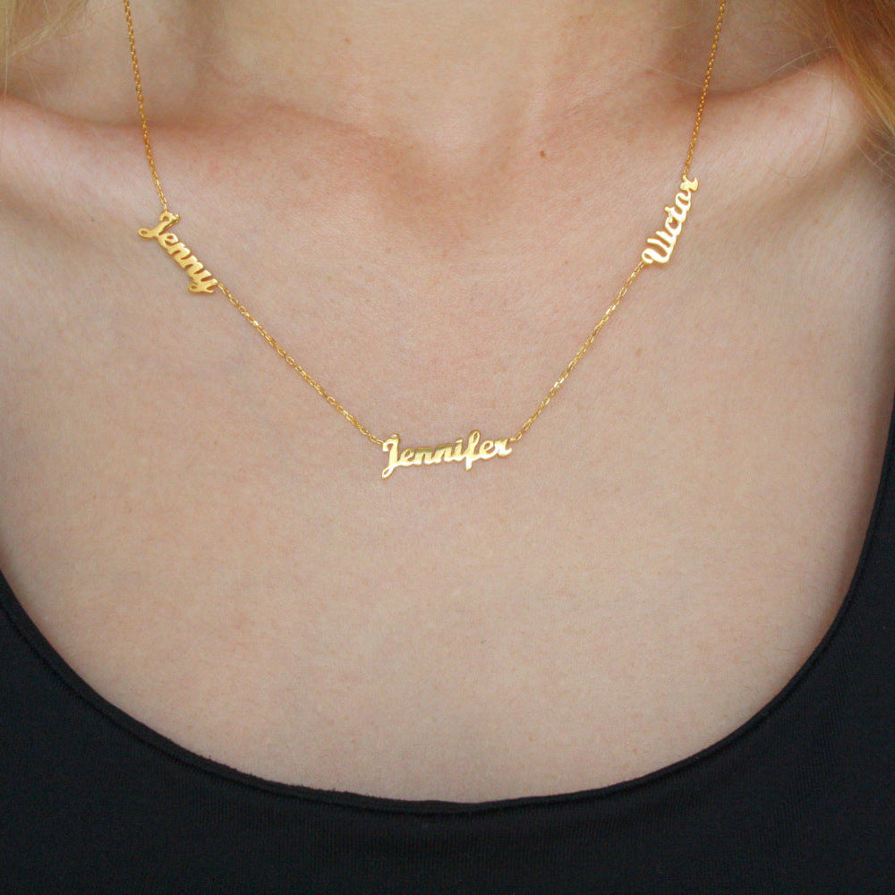 Alma name necklace in gold with 3 names Jenny, Jennifer and Victor.